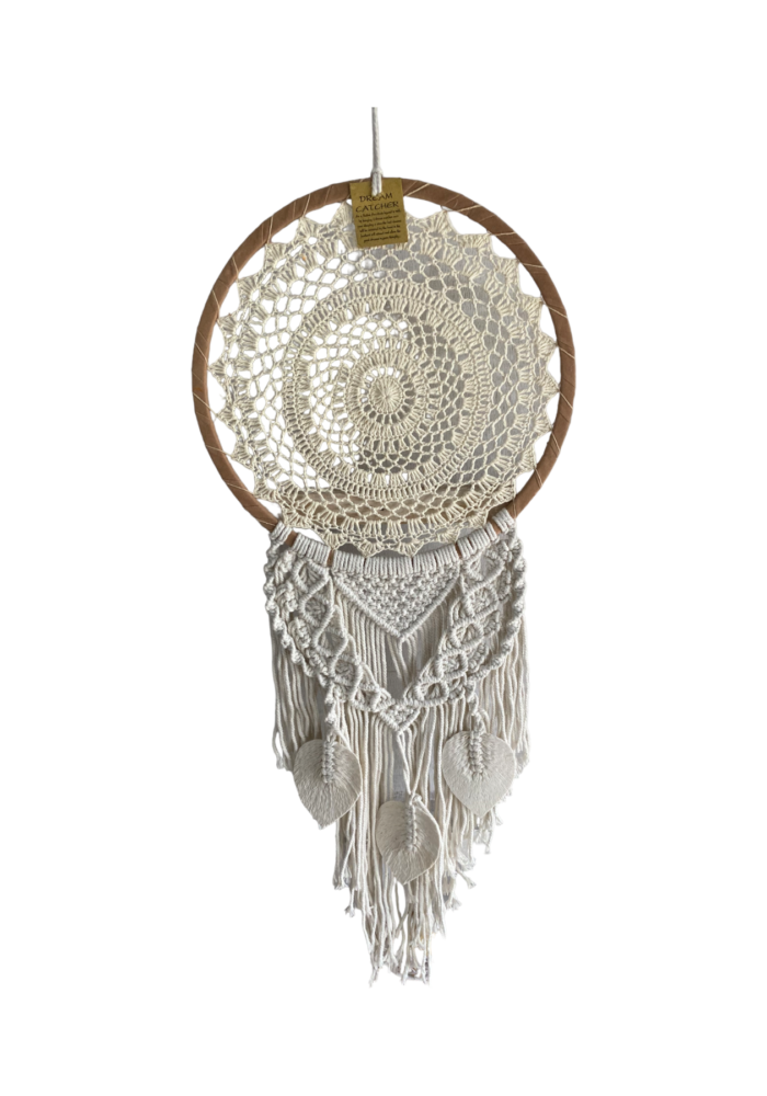 Bring a touch of bohemian charm and symbolic power to your home with our stunning Bali macrame dream catcher. Handmade by skilled Balinese artisans using natural materials, each dream catcher features delicate macrame weaving and carefully chosen feathers. Shipping Weight : 0.5 kg | Size : 32 cm