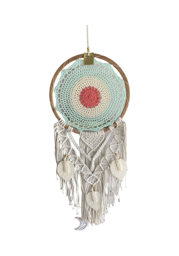 Bring a touch of bohemian charm and symbolic power to your home with our stunning Bali macrame dream catcher. Handmade by skilled Balinese artisans using natural materials, each dream catcher features delicate macrame weaving and carefully chosen feathers. Shipping Weight : 0.5 kg | Size : 32 cm