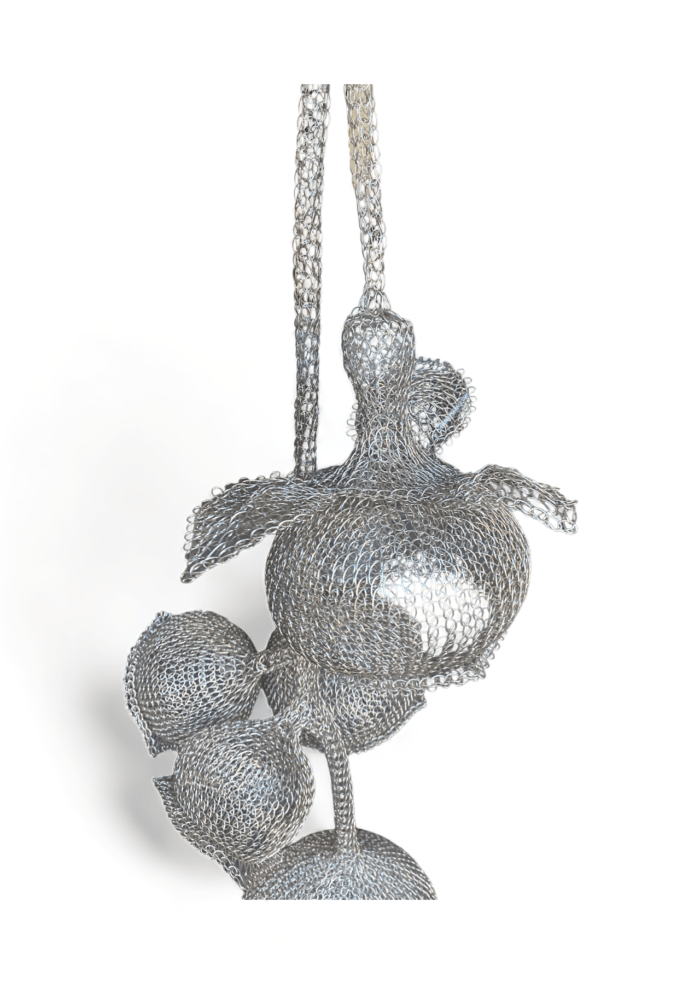 Made in bali with and worked by highly experienced craftsmen makes this jewellery or lamp cover decoration a great choice to decorate yourself and your home! Materials : Stainless steel
