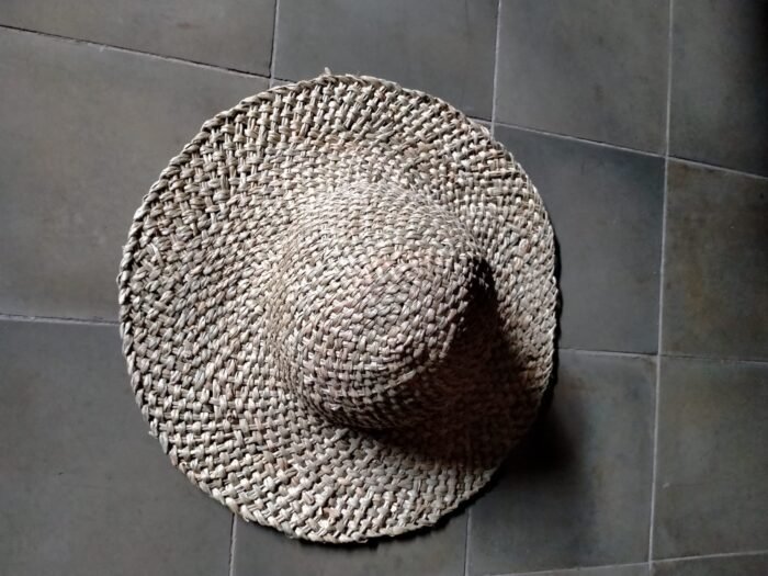 <p data-pm-slice="1 1 []">Affordable and stylish sun hats handcrafted from Mendong and Nipah fibers by Balinese artisans. Ideal for beach days, garden lounging, or boutique resale. Diameter 30 cm. Custom and wholesale orders welcome.</p>