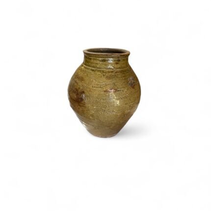 Antique Clay Pot from Kalimantan – Handcrafted Decorative Vessel with Cultural Heritage (20x15x25 cm)