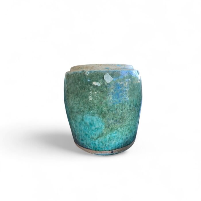 <p data-pm-slice="1 1 []">Authentic antique ceramic jar from Kalimantan, Indonesia, traditionally used to store rice. A collector’s item rich in history, handmade from natural clay. Measures 30 x 30 x 20 cm.</p>