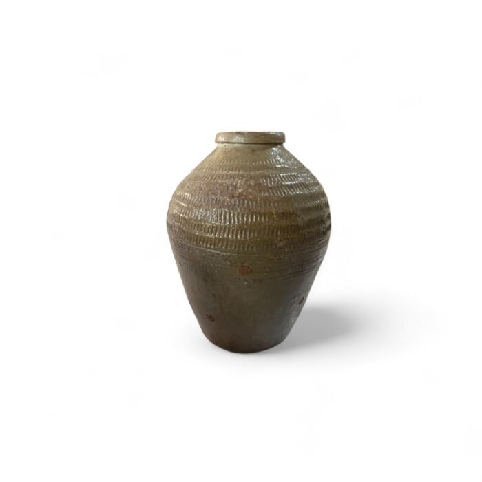 <p data-pm-slice="1 1 []">Antique Fermentation Pot from Kalimantan – Vintage Clay Jar Used for Traditional Fish Storage (30x30x15 cm)</p>